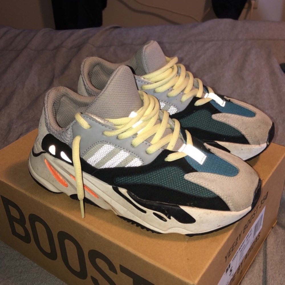Yeezy boost 700